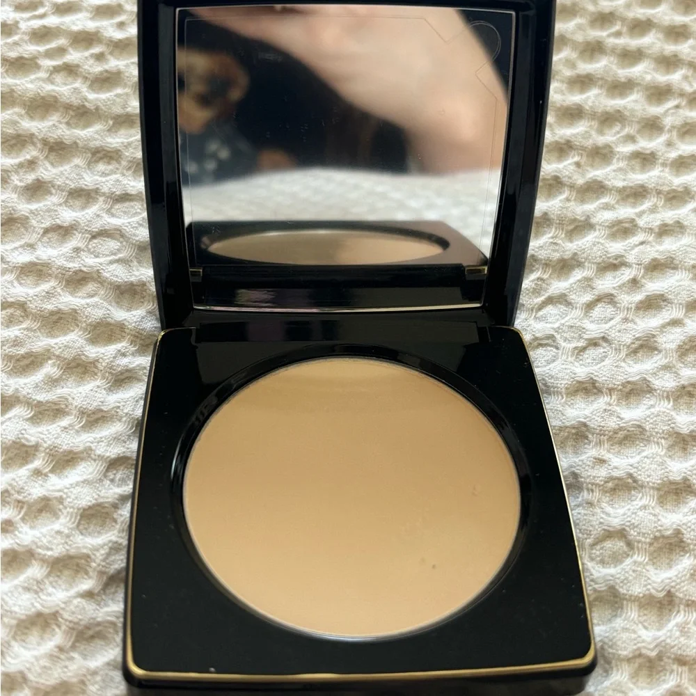 NWOT BOBBI BROWN Sheer Finish Pressed Powder Soft Porcelain .31 oz